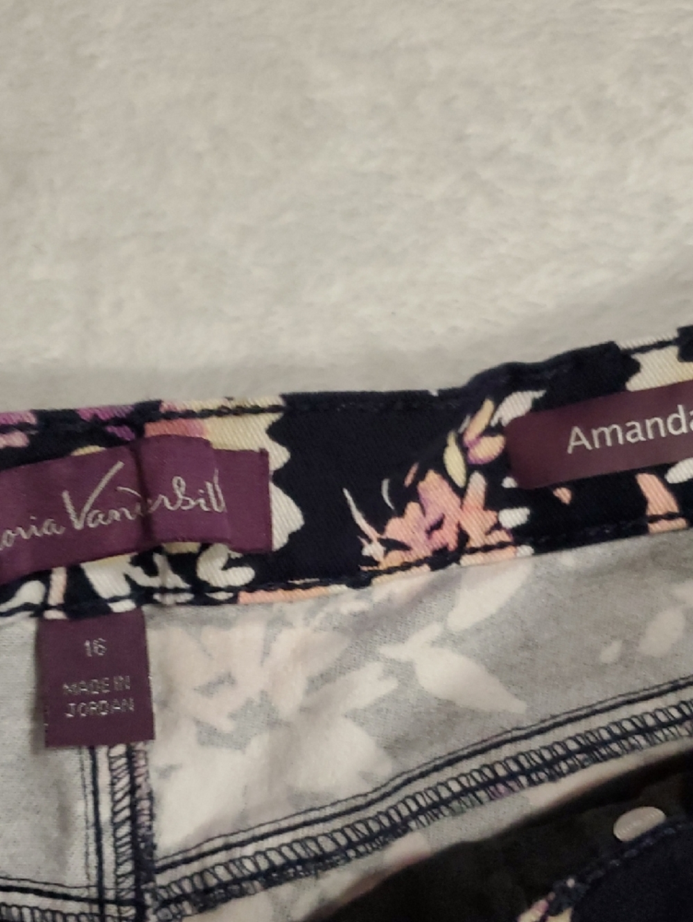 Gloria Vanderbilt Black Capri Pants with Pastel Floral Trim - Picture 2 of 3